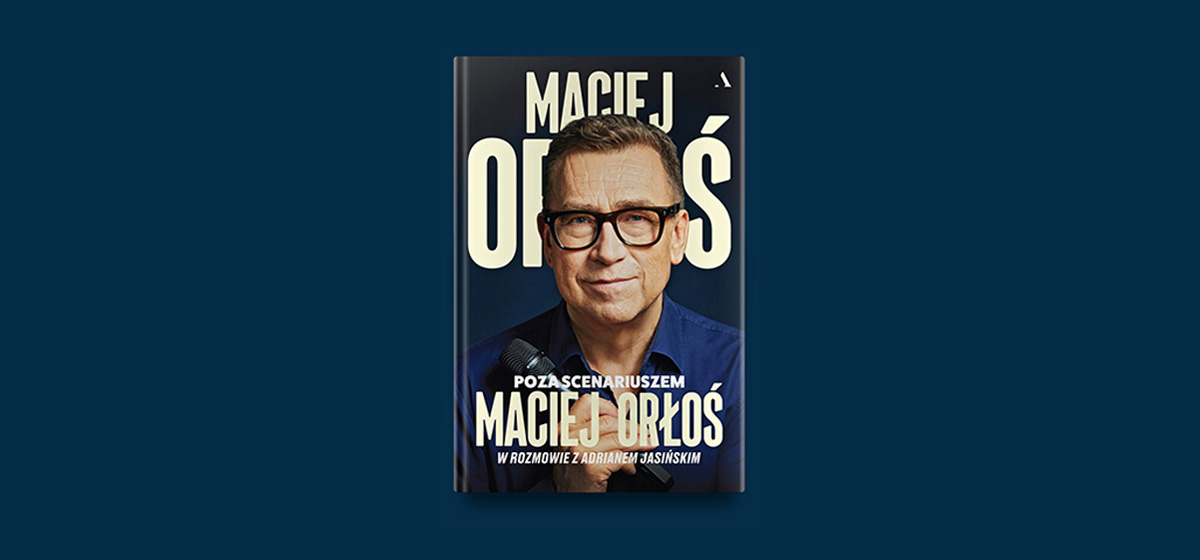 Maciej Orłoś. Poza scenariuszem - okładka książki umieszczona na jednolitym, granatowym tle.