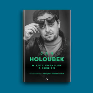 Między światłem a cieniem - okładka książki na jednolitym, granatowym tle