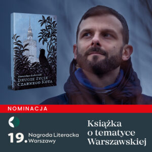 Mężczyzna w zimowej kurtce patrzy w bok na tle rozmytych, bezlistnych drzew. Obok niego znajduje się okładka książki „Drugie życie Czarnego Kota” Stanisława Łubieńskiego. Grafika informuje o nominacji do 19. Nagrody Literackiej Warszawy w kategorii książka o tematyce warszawskiej. (grafika)