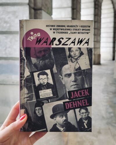 Jak wyglądał Nowy Świat nocą i gdzie bawiła się elita w latach 30.? W których budynkach popełniono zbrodnie? 

Na te i więcej pytań znajdziecie odpowiedź w książce „Tajna Warszawa”. @jacekdehnel odkrywa przed Wami kryminalne tajemnice dawnej Warszawy 📰🔍Czytając książkę poznacie ówczesnych morderców, morfinistów, prostytutki, oficerów, paserów, złodziei dzieł sztuki, poetów, szpiegów, fordanserki, wróżbitów, a nawet najsłynniejszego polskiego kata.

Książkę zamówicie na @empikcom 
Ebook i audiobook na @publio.pl 

#wydawnictwoagora #tajnawarszawa #warszawa #dawnawarszawa #warszawanocą #zbrodnia #prawdziwehistorie #wartowiedzieć #warszawskieklimaty